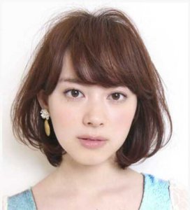 日系女生短发烫发发型 演绎别样风情