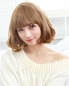 齐刘海萝莉波波头短发烫发发型 可爱短发烫发齐刘海甜美萝莉波波头
