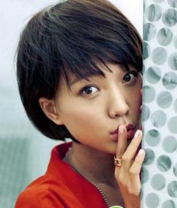 甜美又简单的萝莉短发发型 清新可爱的简约萝莉短发