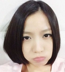 清纯可爱学院风中分女生短发设计 清新学院风中分短发女生发型