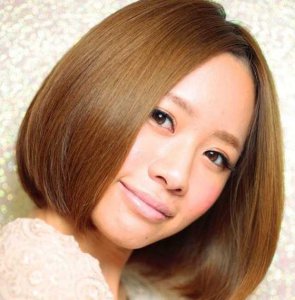 春季倍增甜美时尚度的短发包包头 展现春日时尚魅力的短发包头造型