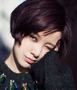 韩式女生清新萝莉范短发造型 清新萝莉风：迷人的韩式女生短发搭配