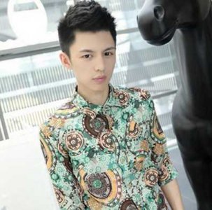 莫西干男生短发发型帅气潮流 时尚潮流：莫西干男生短发酷感！
