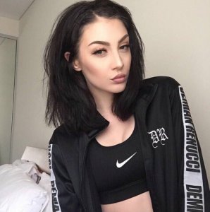 2024必备欧美女生中长发发型 2024最流行的欧美女生中长发发型