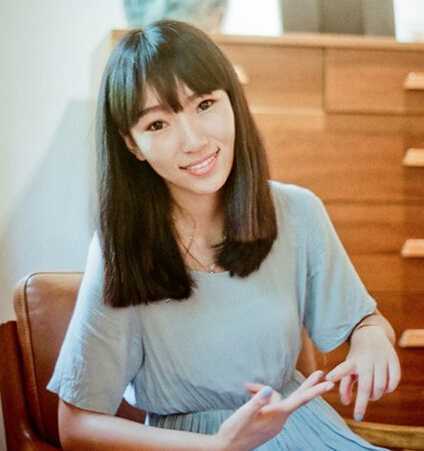 减龄卖萌齐刘海中长发发型