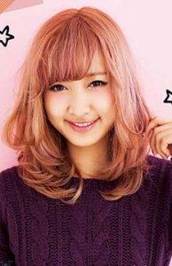 巧用卷发棒 5步打造蓬松内扣中长发