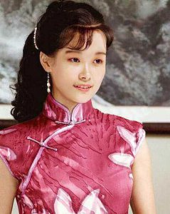 李宇春留长发发型效果图 李宇春长发造型展示图