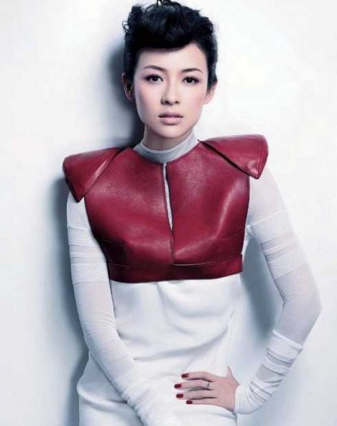 章子怡知性长发上演十足女人味