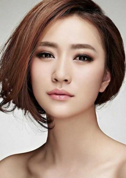 气质修颜女生五款斜刘海发型设计