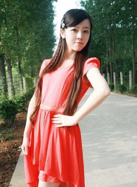 无与伦比的魅力尽在斜刘海发型图片