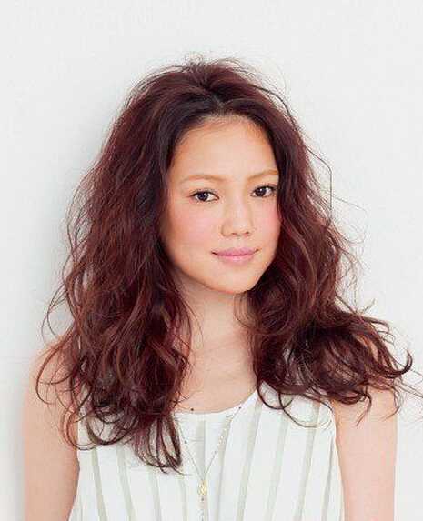 女生减龄卷发发型引爆时尚
