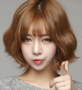 日韩流行女生短卷发发型 时尚韩日女生短发潮流