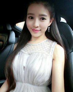 超长直发发型 女生显气质发型