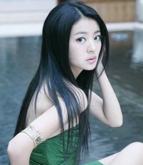 人气女星迷倒人的清纯直发发型