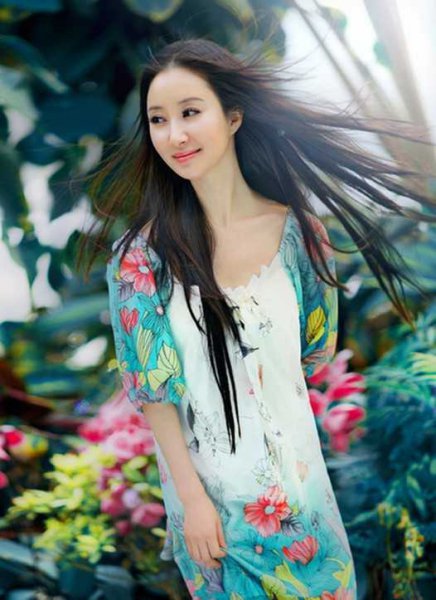 人气女星迷倒人的清纯直发发型