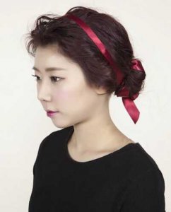 韩式露额盘发清爽减龄 搭配发带更显气质