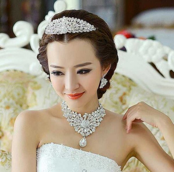 2024年柔美新娘盘发发型