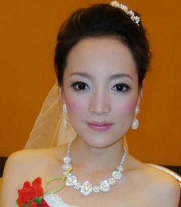 唯美又浪漫的韩式新娘盘发 梦幻韩式新娘发型唯美浪漫演绎