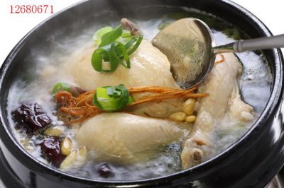 阿胶煲汤 吃出“美丽女人”