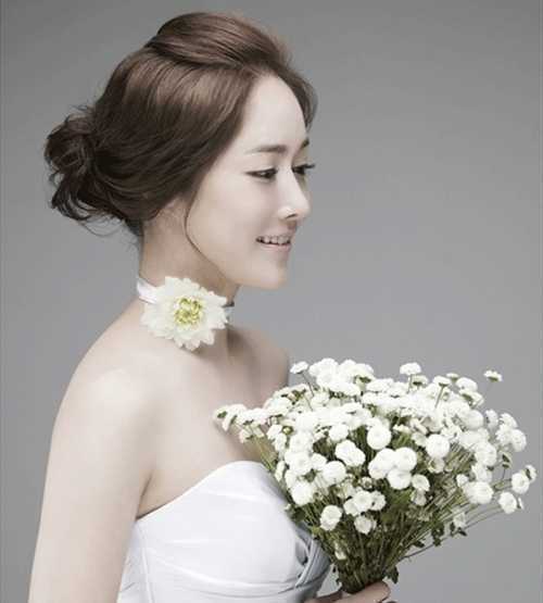 甜美优雅的韩式新娘盘发完成完美蜕变