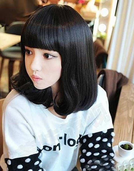迷人淑女黑色中长发梨花头