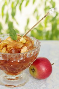 餐桌上的水果——拔丝苹果的做法 水果盛宴：拔丝苹果的制作秘笈