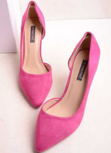 招桃花粉色系鞋子衬出甜美温婉气质
