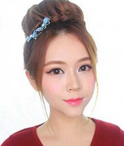 小脸女生怎么扎发好看 韩式花苞头超显气质
