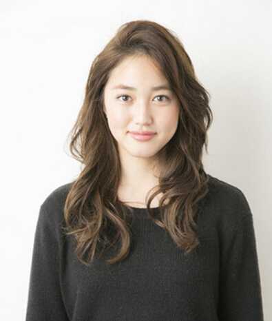 约会逛街必备的淑女侧边发辫扎法