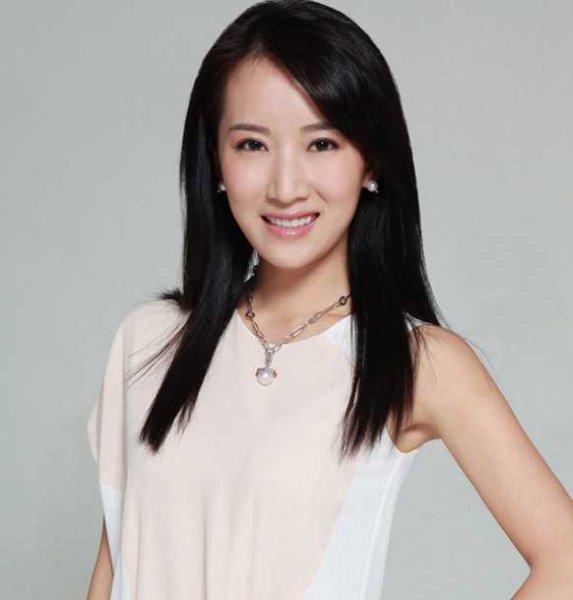 李念清新长发玩转田园风