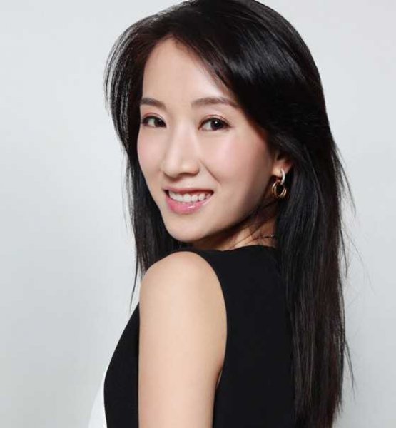 李念清新长发玩转田园风