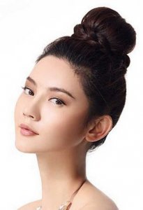 无刘海丸子头怎么扎？无刘海丸子头扎发图解