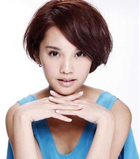 甜美可爱的女生发型----锅盖头发型