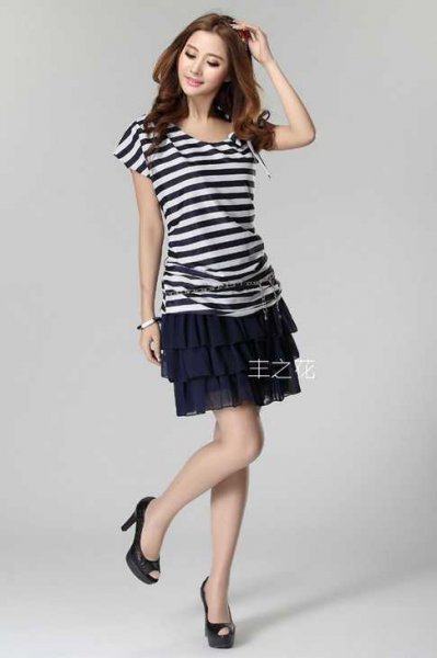 2024夏季条纹服饰穿出层次感