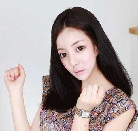 人气女学生青春纯美中长发发型