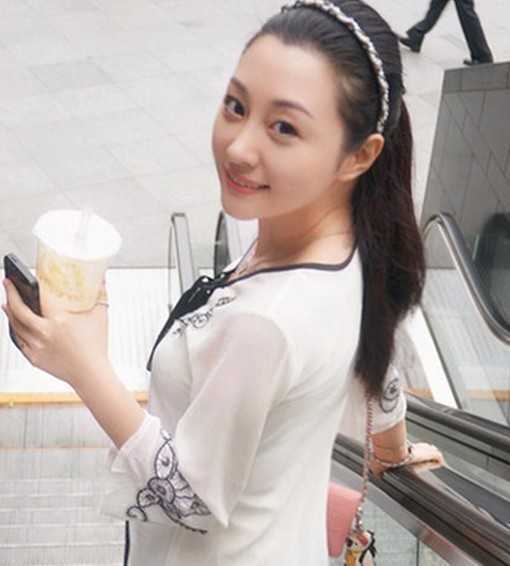 2024年中长发发型扎发尽显优雅感