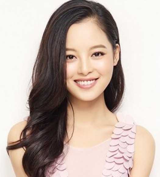 女生时尚百搭中长发迷人十足