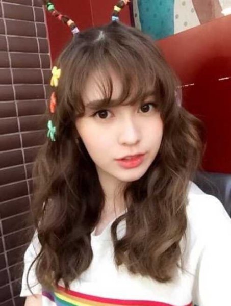 美眉美美的空气刘海发型图片欣赏