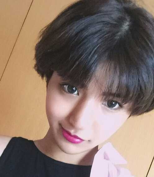 美眉美美的空气刘海发型图片欣赏