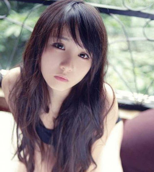 修额小脸韩式斜刘海发型