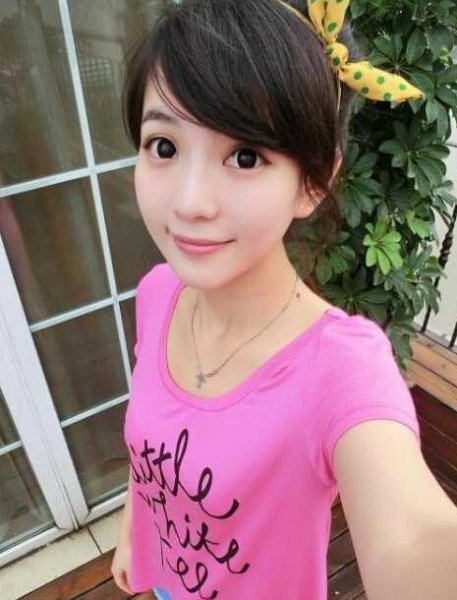 女生超甜美刘海发型图片