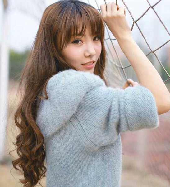 女生超甜美刘海发型图片