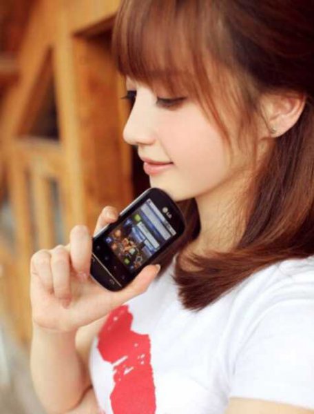 2024女生清纯齐刘海发型分享图