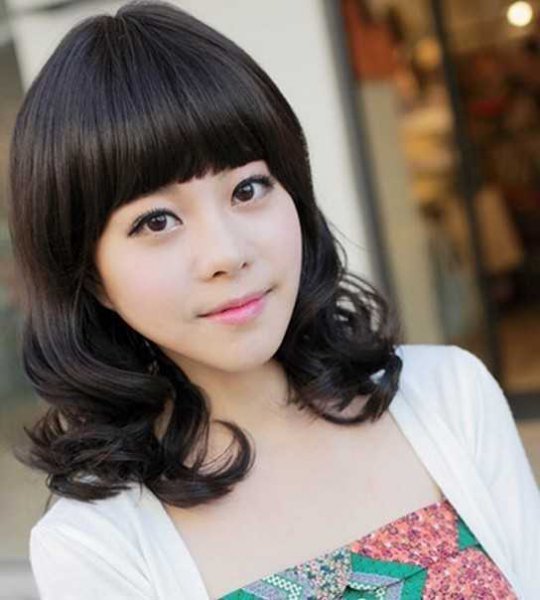 韩国女生甜美俏皮短卷发