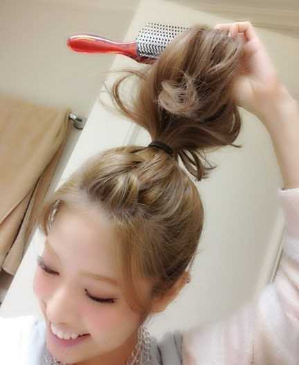 简单好看女生丸子头扎发技巧