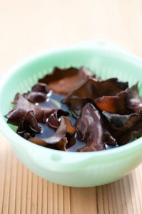 黑木耳汤的做法简单但不失营养 简单而营养丰富的黑木耳汤