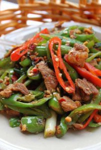 青椒炒肉的做法教你速做营养丰富的快手菜