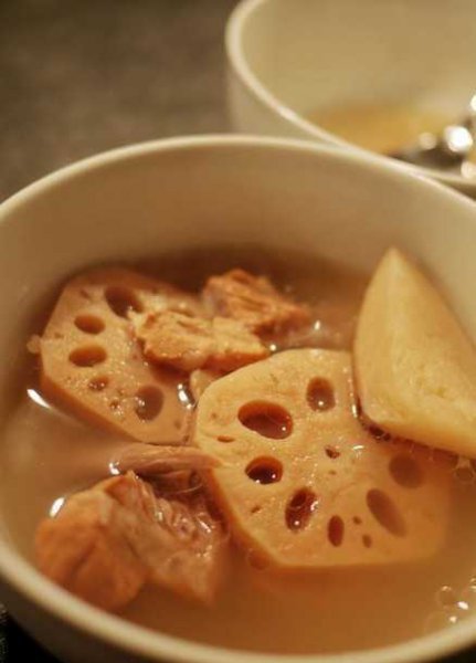 莲藕排骨汤补钙又美容