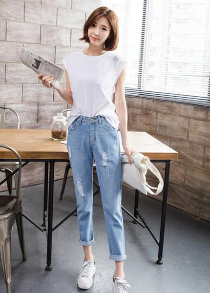 最受女生青睐的韩版时尚休闲牛仔裤