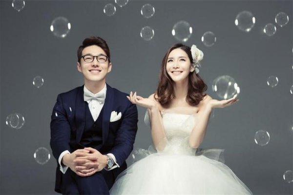 一般先订婚还是先领证还是先拍婚纱照？有什么区别？